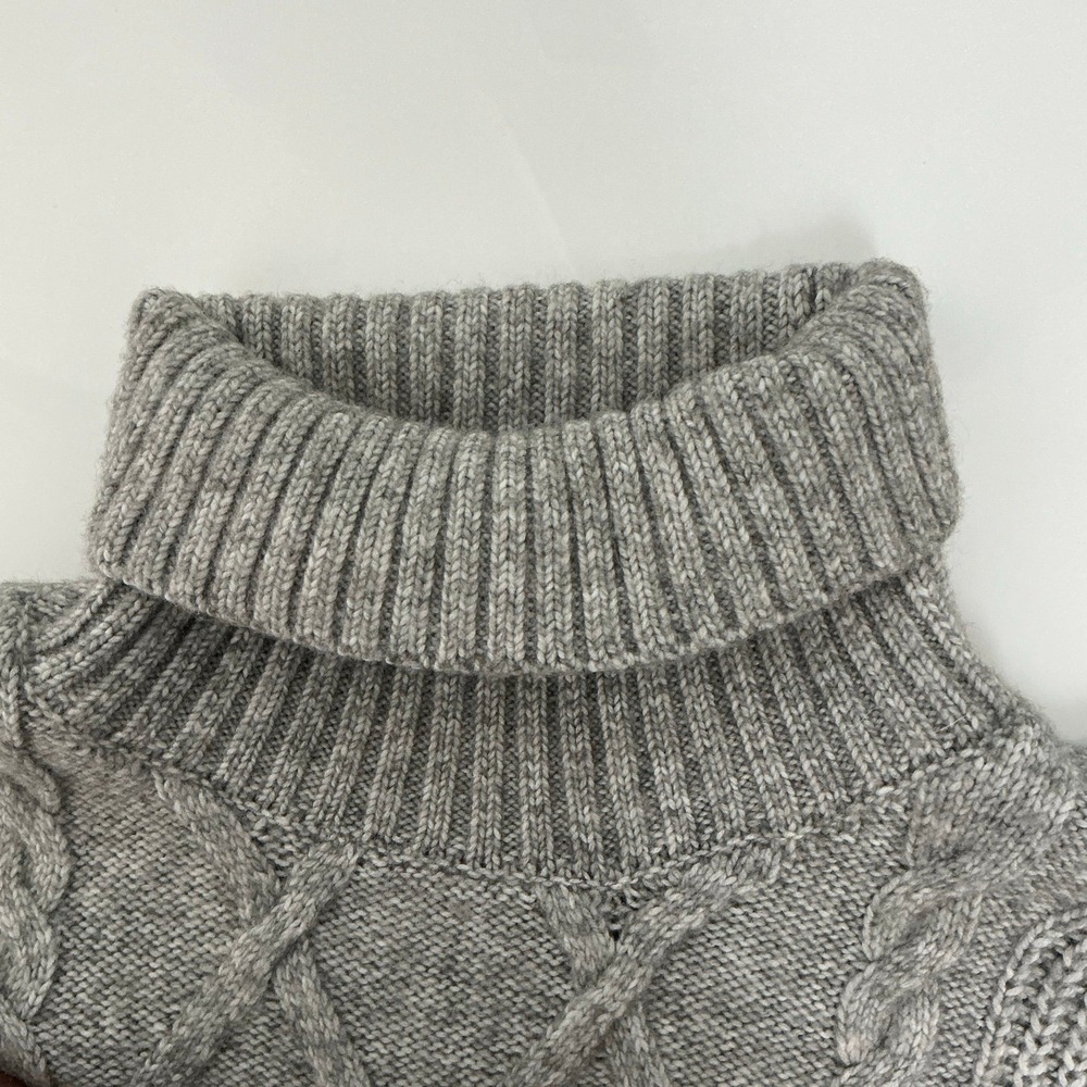 EXPRESS Cable Knit Turtleneck Sweater Gray Size M – Conscious Edit - Picture 4 of 9